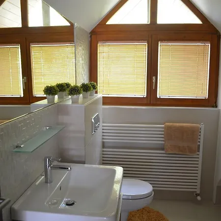 - Zmrd Villa Zamárdi