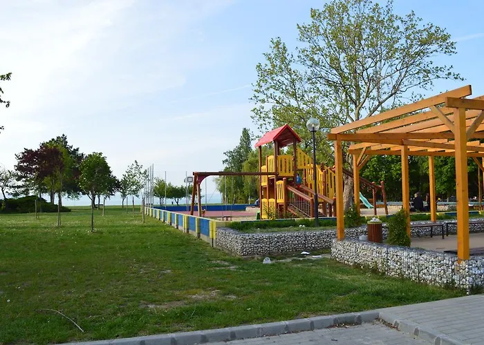 - Zmrd ヴィラ Zamárdi